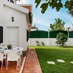 Villa Alapraia Garden & Family | *
