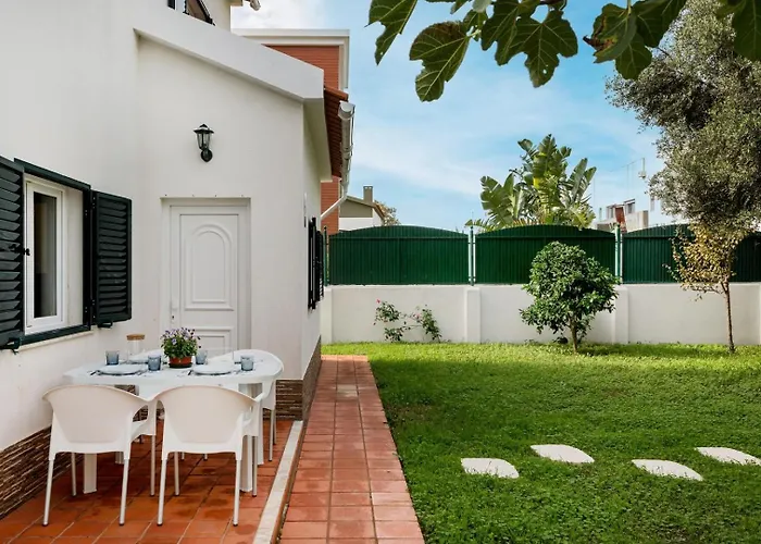 Villa Alapraia Garden & Family | *